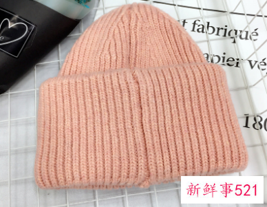 黑色毛线帽子配什么衣服图片