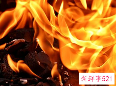 梦见别人家老宅着火是什么意思