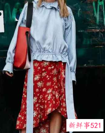 碎花半身裙怎么搭配好