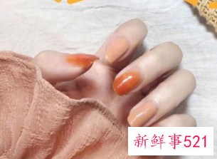 黄色指甲油显手白吗