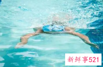 用塞的卫生巾可以游泳吗