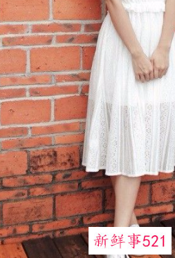 蕾丝长裙配什么鞋子