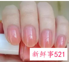 黄色指甲油显手白吗