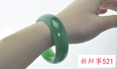 女性玉镯戴哪个手好