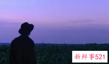 男生会突然凑过来离你很近是试探么