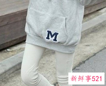 长款宽松卫衣怎么搭配下身好看