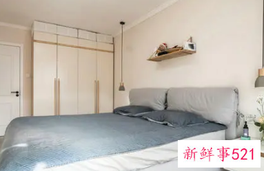 床可以放在进门右侧吗