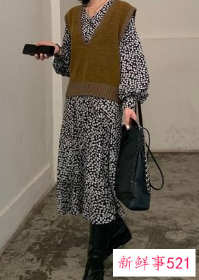 碎花半身裙怎么搭配好