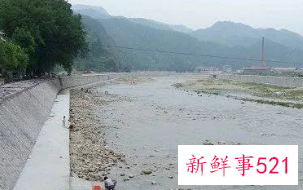 梦见过水坑是什么意思