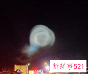 梦见一个白色的光团