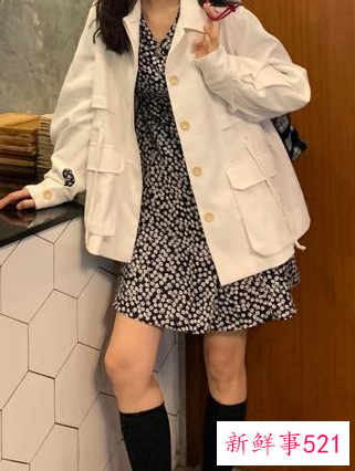 碎花半身裙怎么搭配好