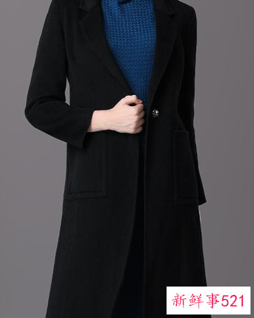 黑毛呢大衣配什么颜色毛衣