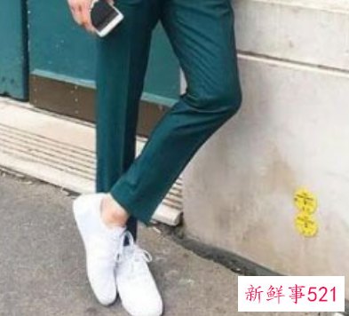 西装裤可以配小白鞋吗