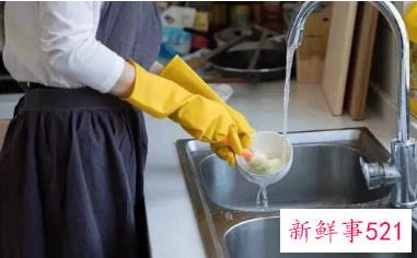 洗洁精去油污的原理是