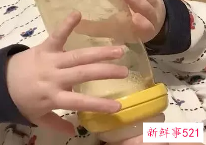 宝宝吃手指好不好