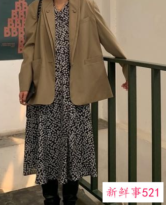 碎花半身裙怎么搭配好