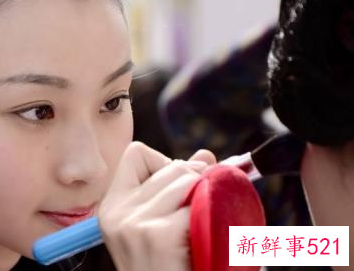 教你如何简单化妆