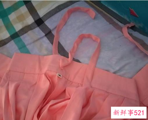 一片式打孔下裙怎么穿