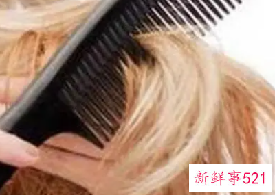 睡前最好梳顺你的头发