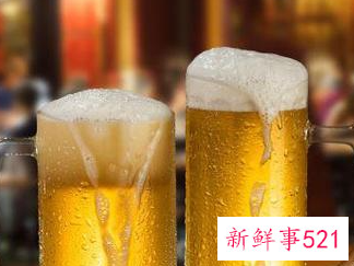 倒啤酒时为什么会有泡沫