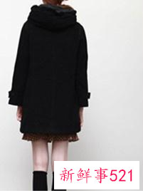 黑毛呢大衣配什么颜色毛衣