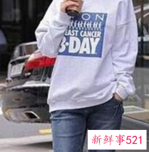 长款宽松卫衣怎么搭配下身好看