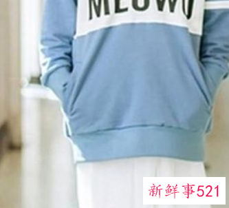 长款宽松卫衣怎么搭配下身好看