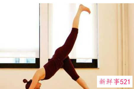 产后瑜伽4个动作