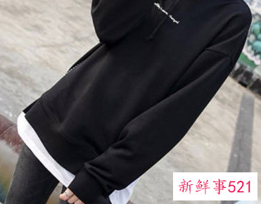 长款宽松卫衣怎么搭配下身好看