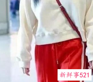 长款宽松卫衣怎么搭配下身好看