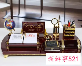 男士办公桌上放什么摆件