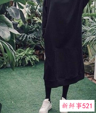 长款宽松卫衣怎么搭配下身好看