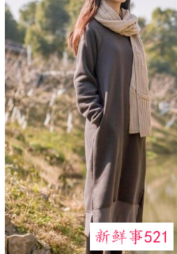 长款宽松卫衣怎么搭配下身好看