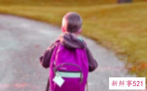 梦见抱个小男孩什么意思