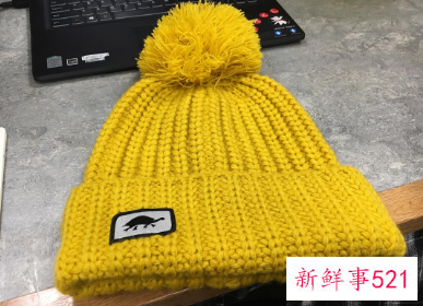 黑色毛线帽子配什么衣服图片