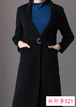 黑毛呢大衣配什么颜色毛衣