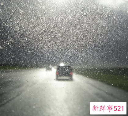 车内窗户有雾模糊怎么办