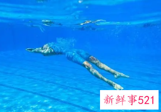 用塞的卫生巾可以游泳吗