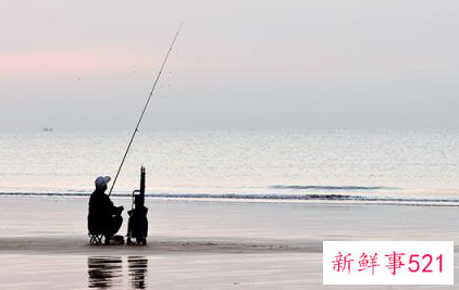 梦见看别人钓鱼