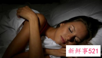 临睡轻松塑造牛奶肌的4个习惯