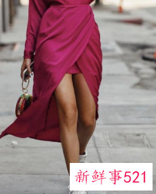 紧身开叉裙怎么搭配衣服