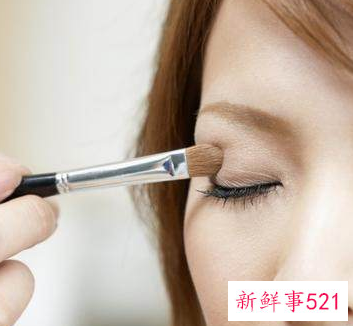 教你如何简单化妆