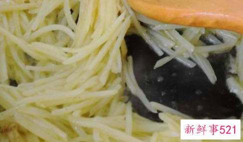 土豆丝炒饼的家常做法