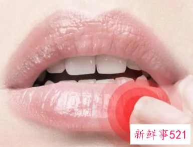 病人嘴唇干用什么