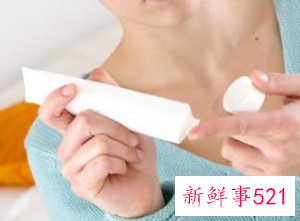 腿上突然长个痘痘很痛有脓包硬的