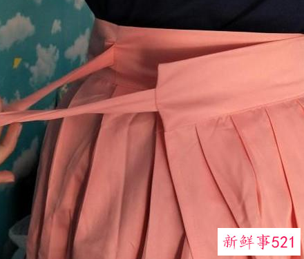 一片式打孔下裙怎么穿