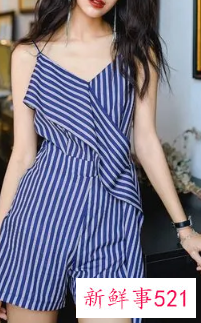 连体裤搭配什么好看