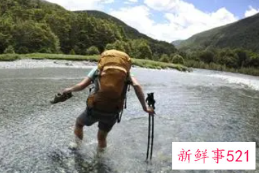 梦见在水中行走是什么意思