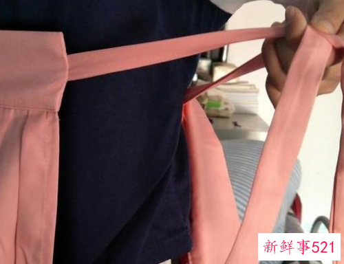 一片式打孔下裙怎么穿