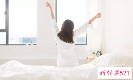 怎么让头发乌黑柔顺有光泽